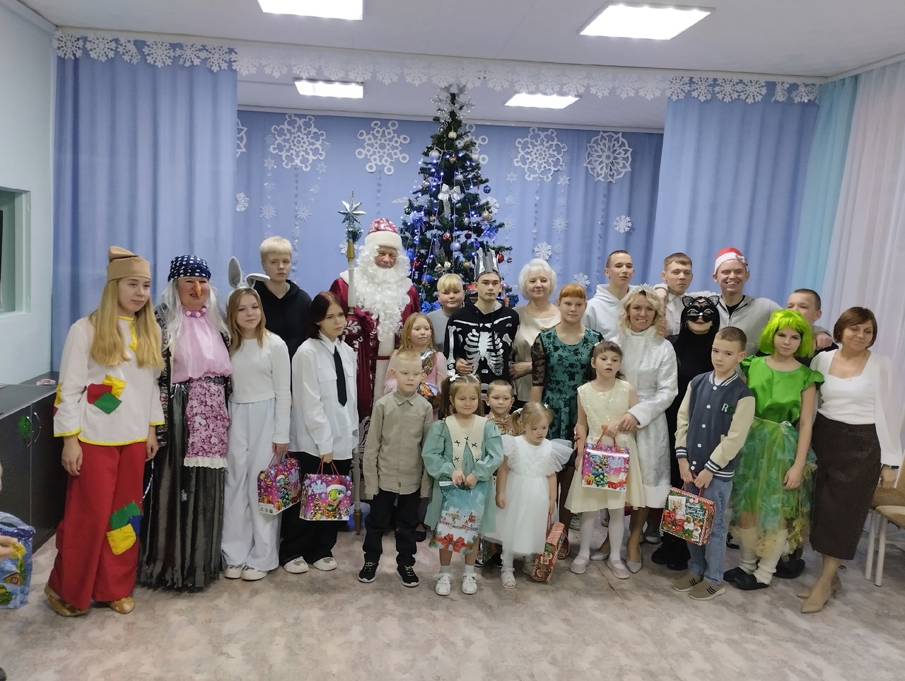 НОВОГОДНЕЕ ПРЕДСТАВЛЕНИЕ