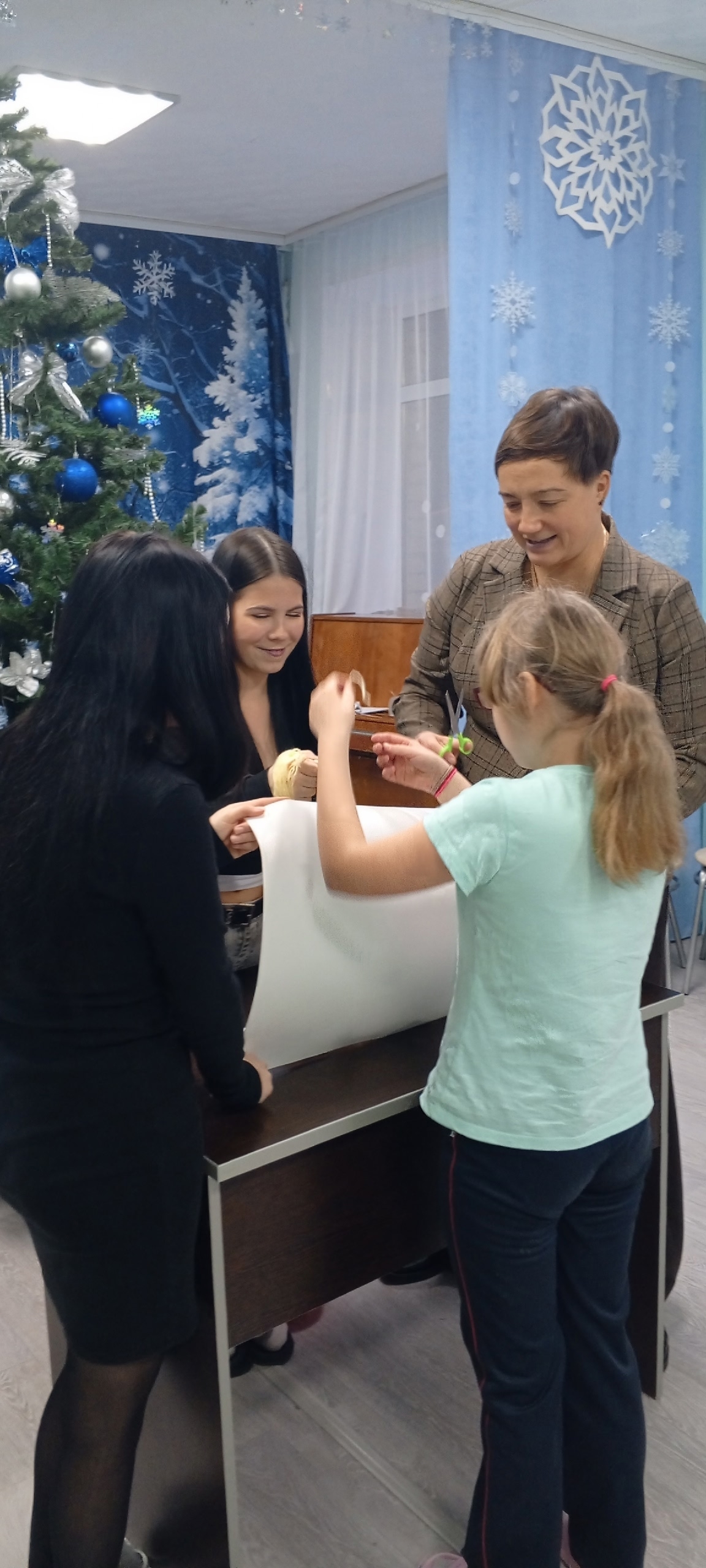 КОНКУРСНО-ИГРОВАЯ ПРОГРАММА "Новогодние забавы"