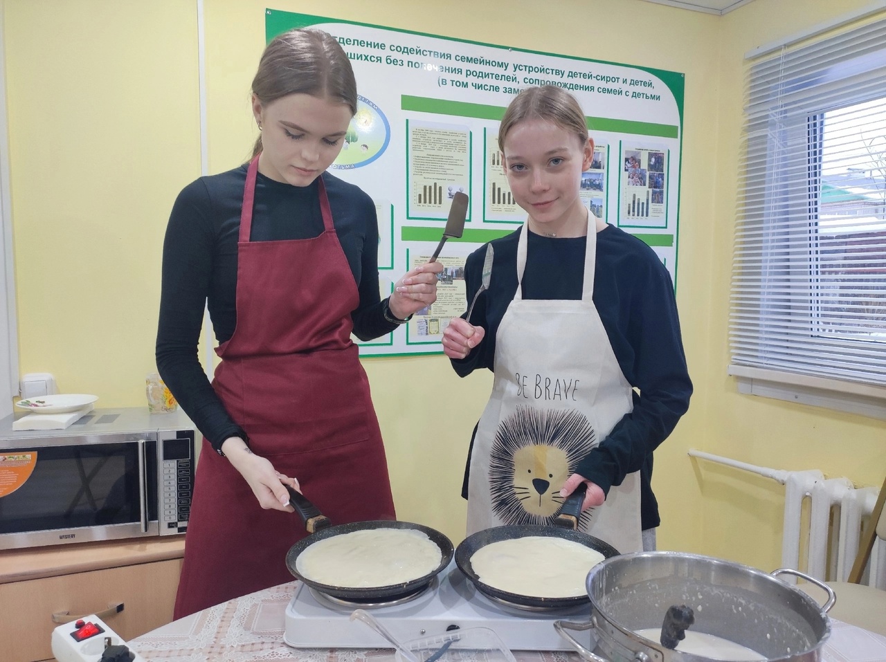 ПРОДОЛЖАЕМ ЗНАКОМСТВО С ПРОФЕССИЯМИ