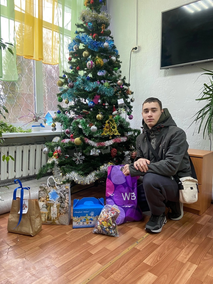 Наш студент Кирилл заглянул к нам в зимние каникулы. 